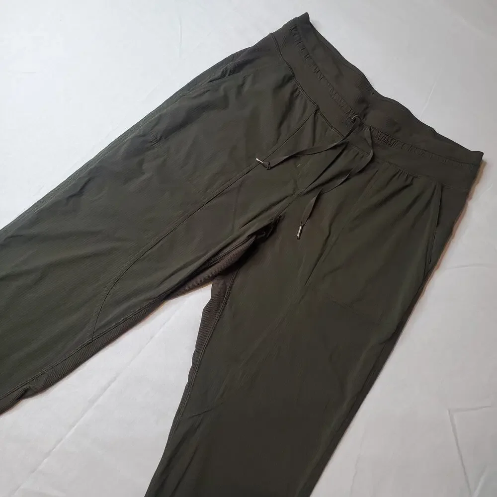 Lululemon Women's Size 10 Dance Studio Crop 25